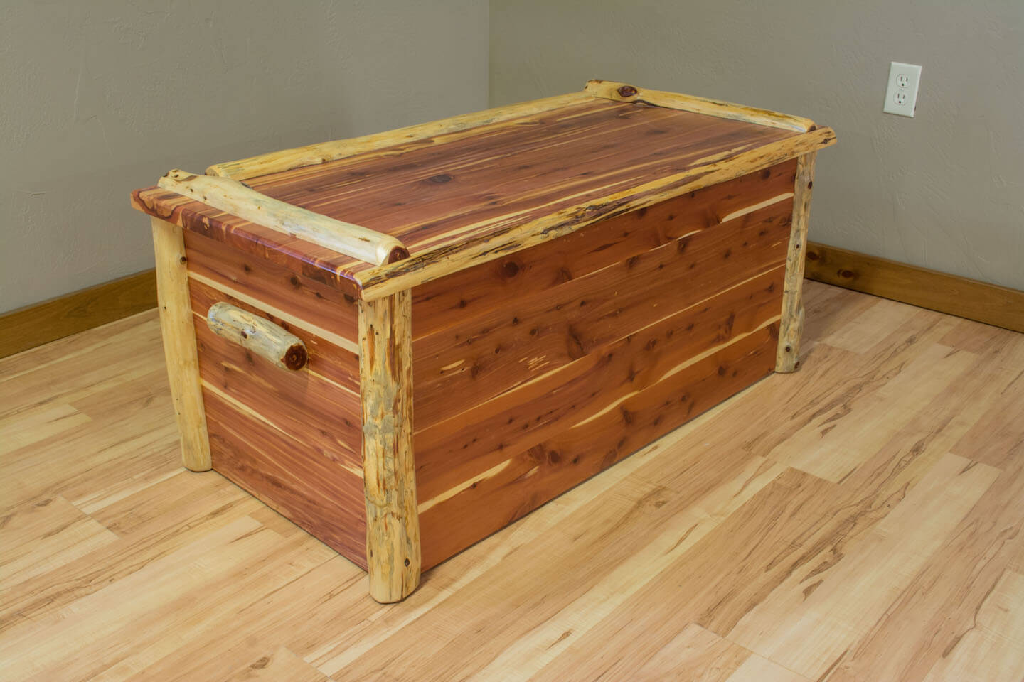 waterford-collection-cedar-lined-blanket-trunk-rotmans-cedar-chests